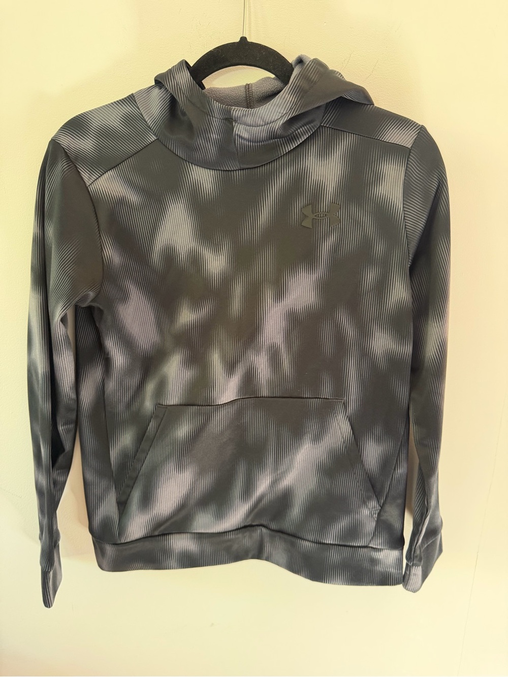 Under Armour Boys Gray & Black Hooded Performance Pullover